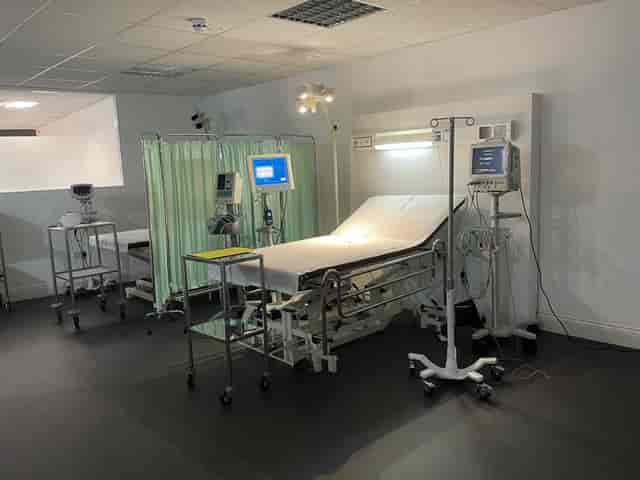 Medical GP hospital room with beds, ideal for health conferences and workshops.