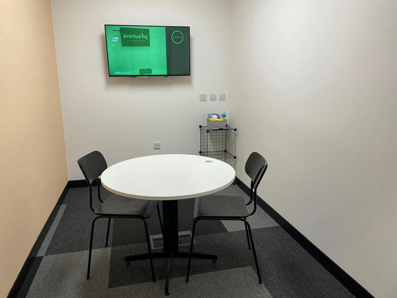 Minimalist meeting room with round table for brainstorming at Avenue HQ St Paul's Square.