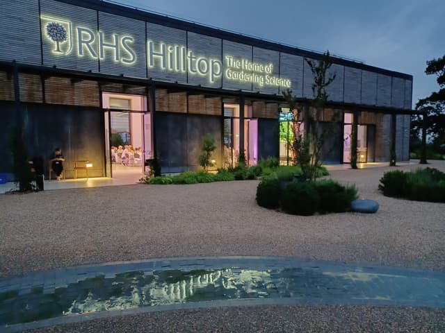 Hilltop Garden Room 
