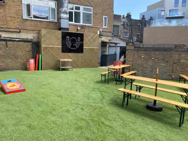Outdoor event space with artificial turf, ideal for casual gatherings and team-building.