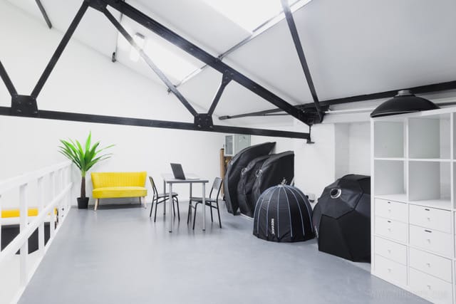 Versatile event space with yellow couch, perfect for meetings and workshops.