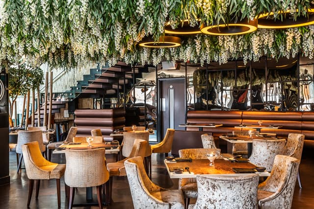 Restaurant / Cocktail Lounge