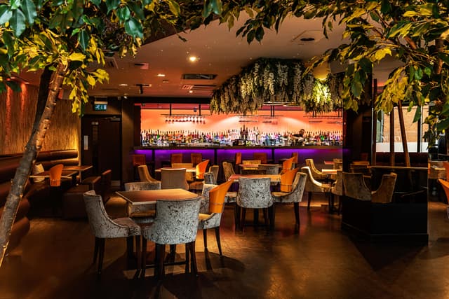 Restaurant / Cocktail Lounge