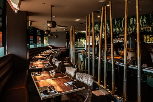 Restaurant / Cocktail Lounge
