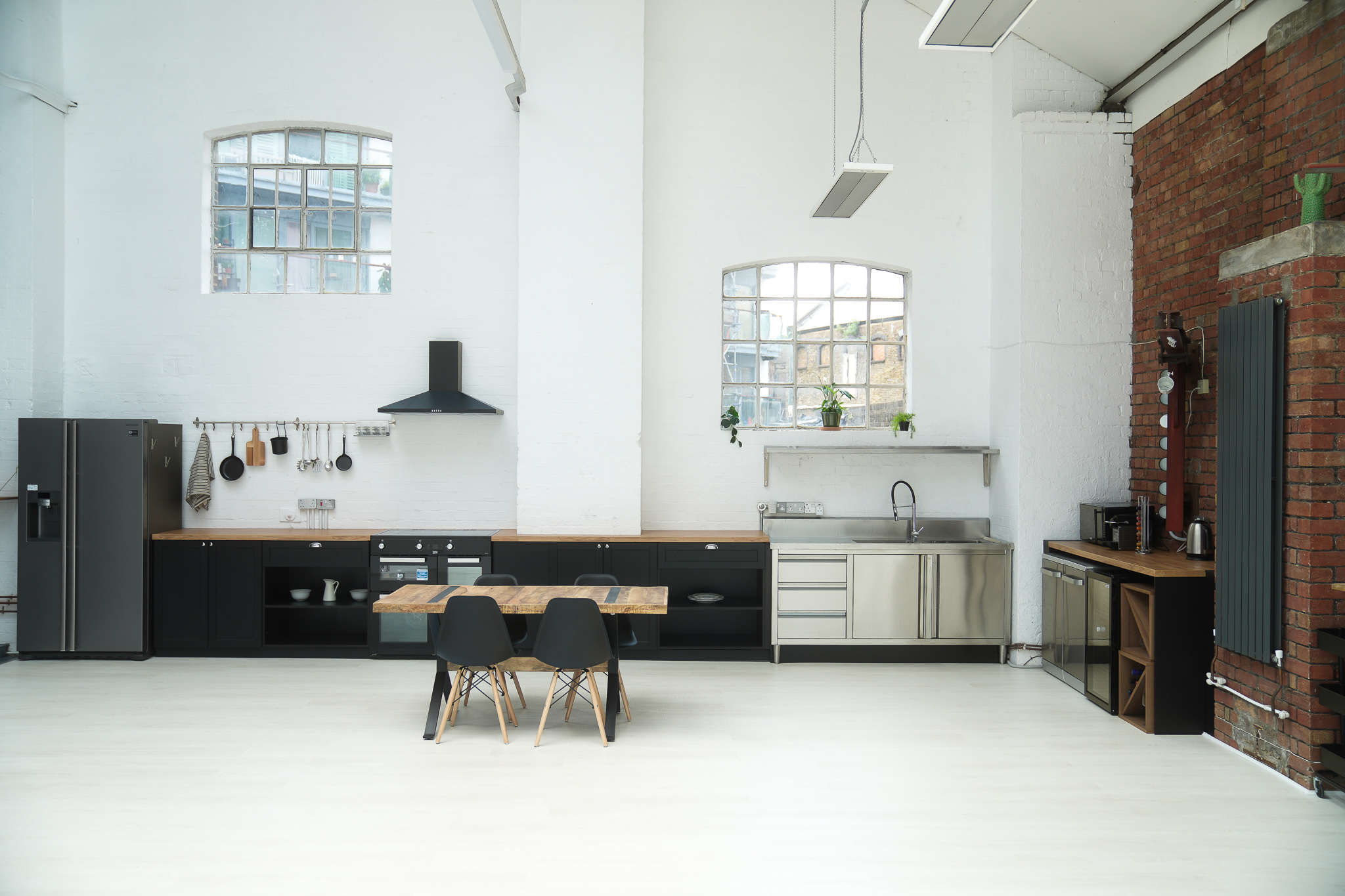 Modern kitchen at Mello Studios Hackney, ideal for networking events and casual meetings. - Banner