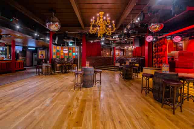 Santiago Bar event space with wooden flooring, ideal for parties and corporate events.