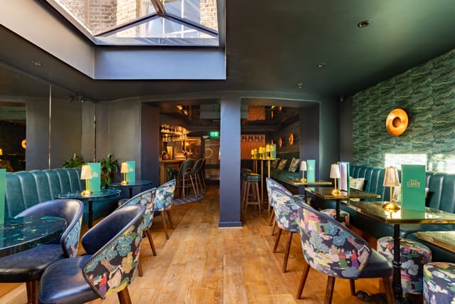 Stylish Arthurs Bar at Aragon House, ideal for intimate gatherings and cocktail receptions.