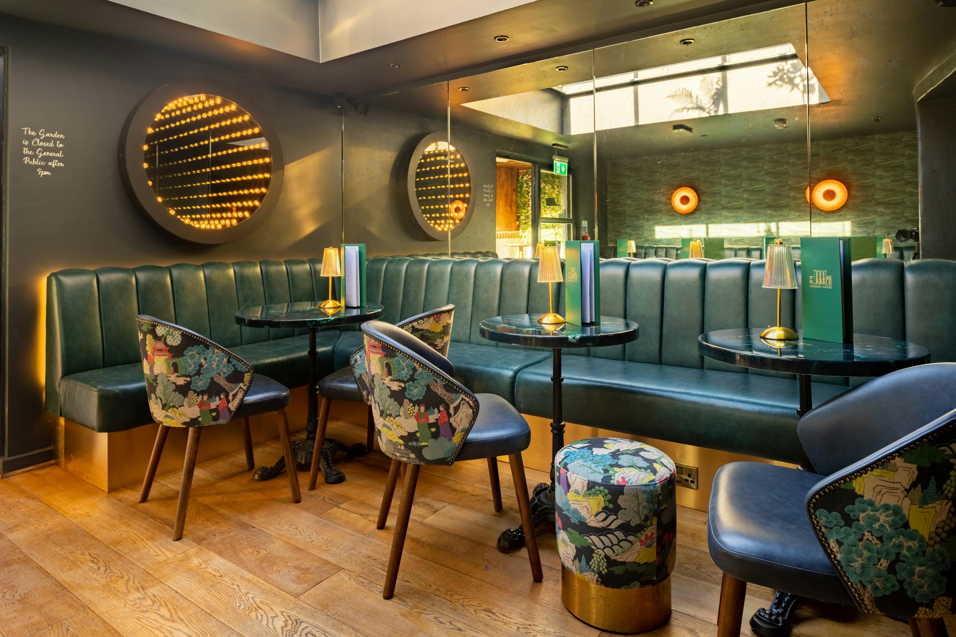 Stylish meeting space at Arthurs Bar, ideal for intimate gatherings and breakout sessions.