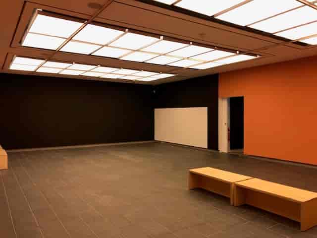 Modern event space with natural light, ideal for corporate meetings and workshops.