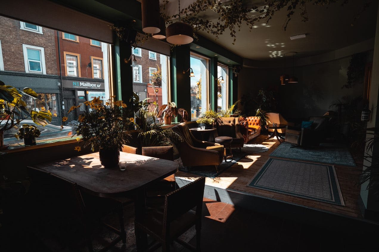 Cozy venue with natural light, perfect for intimate meetings and workshops.