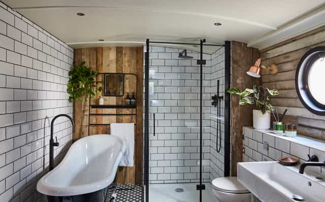 Stylish bathroom with glass shower in Paddington West Boutique Hotel Boat, London events.