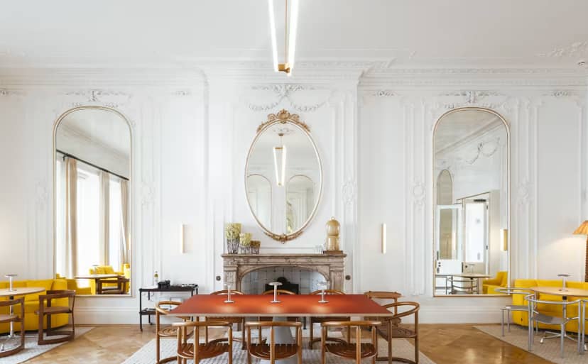 Cromwell Place Café Bar: elegant meeting space with natural light for events and gatherings.