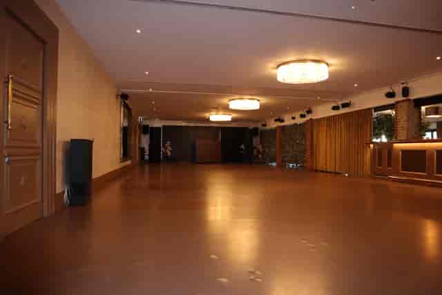 Country Club Trent Park - image 2