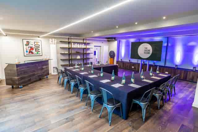 Modern meeting space with large table, ideal for professional gatherings and presentations.