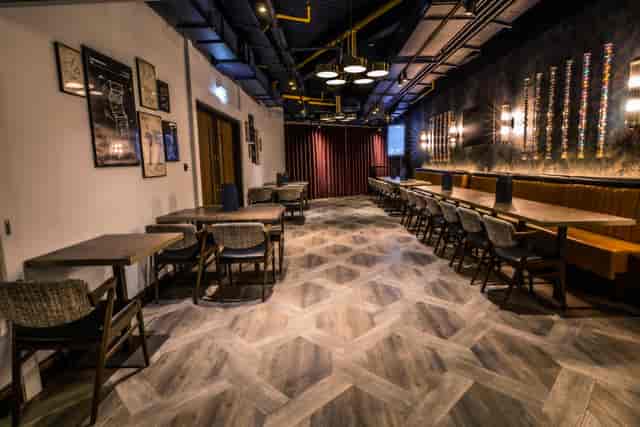 Emerald Private Room at Puttshack Watford, modern event space with flexible seating.