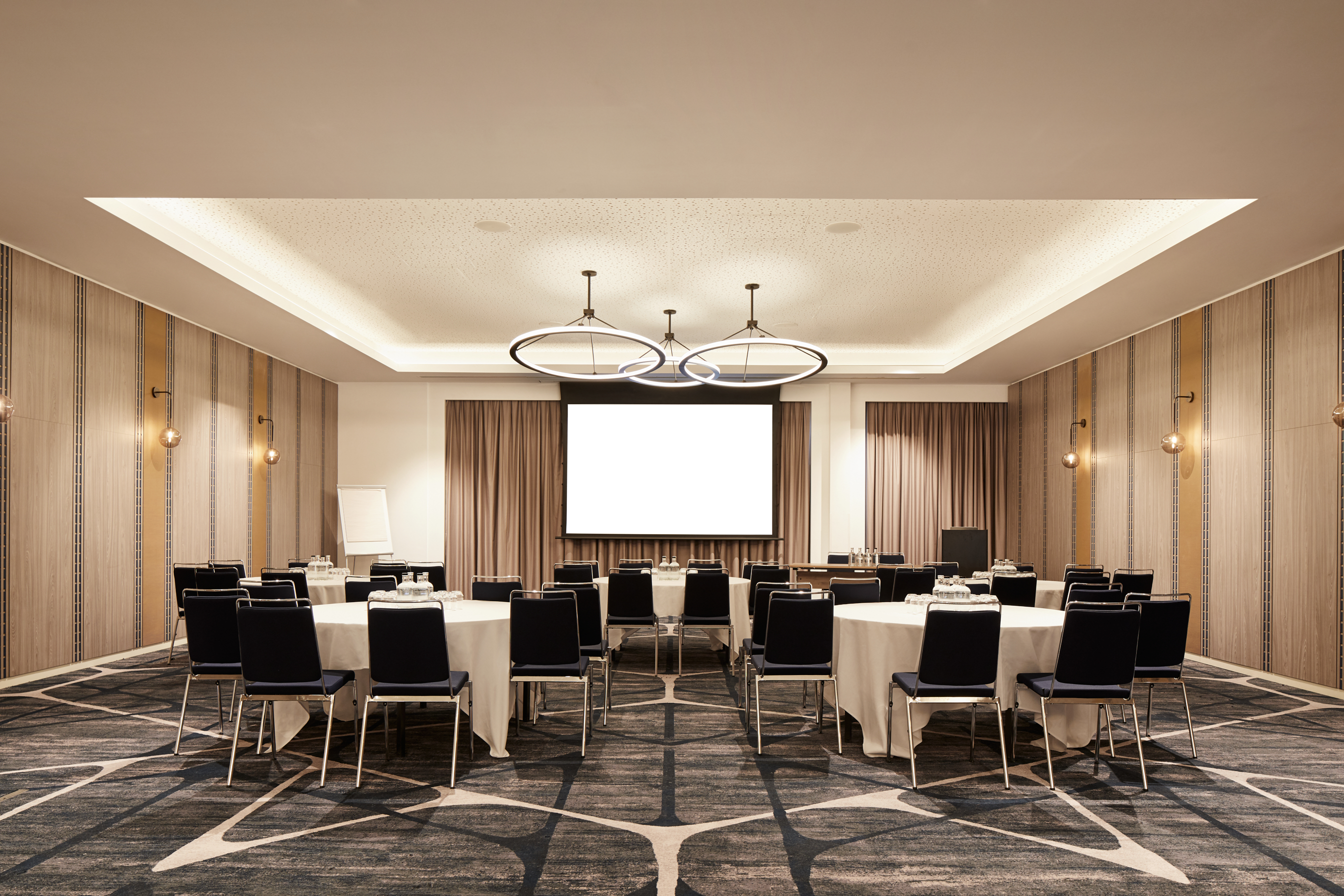 Hyatt Regency Manchester's Lewis Room: modern meeting space for conferences and workshops.