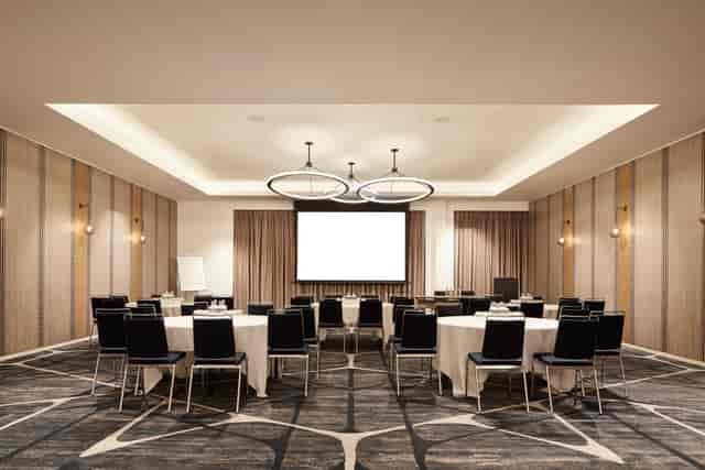 Hyatt Regency Manchester's Lewis Room: modern meeting space for conferences and workshops.