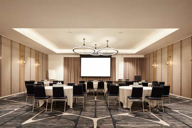 Hyatt Regency Manchester's Lewis Room: modern meeting space for conferences and workshops.