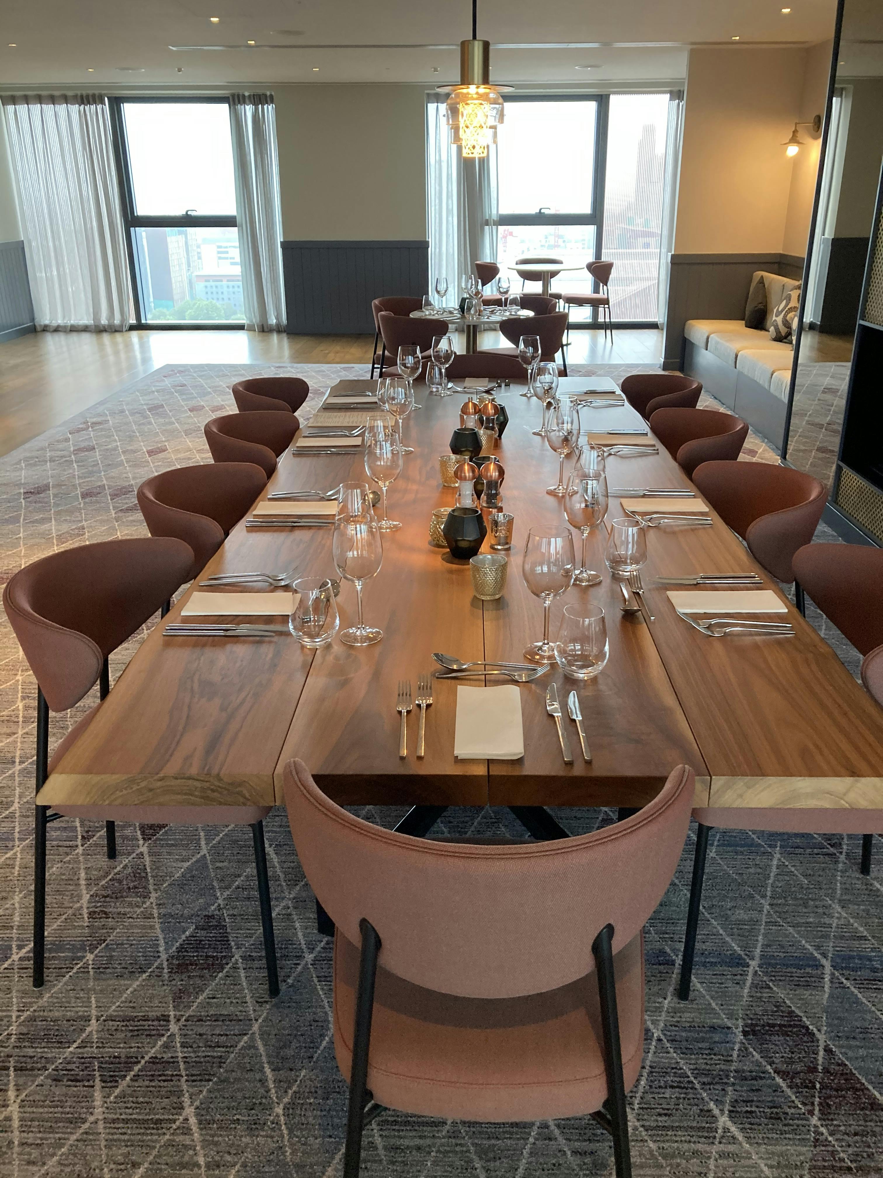 Elegant dining table at Hyatt Regency Manchester for corporate events and intimate dinners.