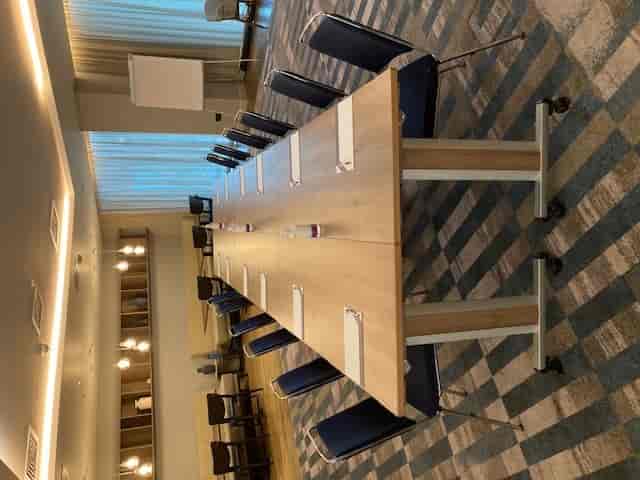 Hyatt Regency Manchester Club Lounge meeting room with natural light, ideal for professional gatherings.