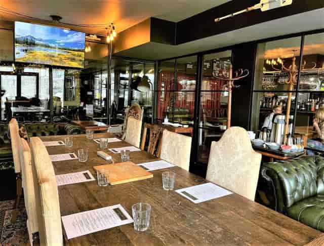 Private dining room at BROWN & BYE with elegant table for corporate meetings and events.