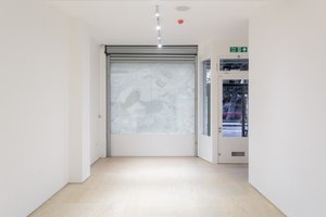 Mimosa House: minimalist event space with natural light, ideal for workshops and gatherings.