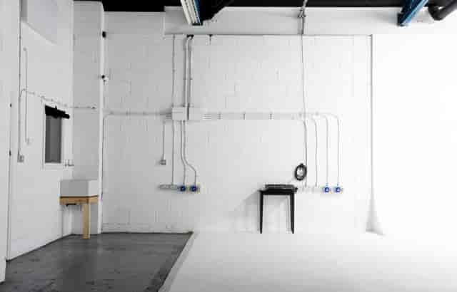 Minimalist event space in Klatch Studio with natural light for workshops and exhibitions.