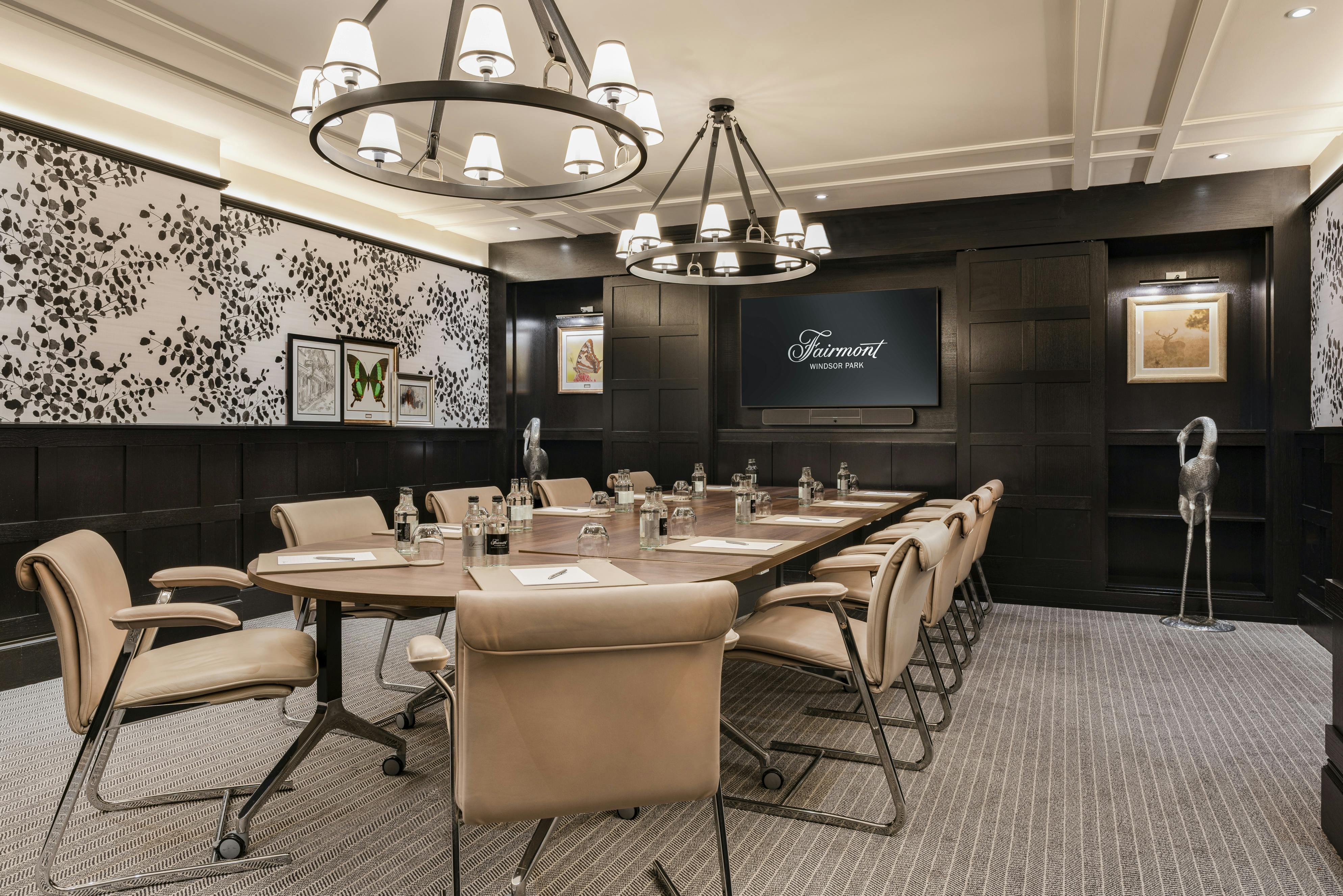 Elegant meeting room with round table at Fairmont Windsor Park for corporate events.