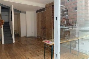 Versatile pop-up venue with natural light for intimate meetings and small events.