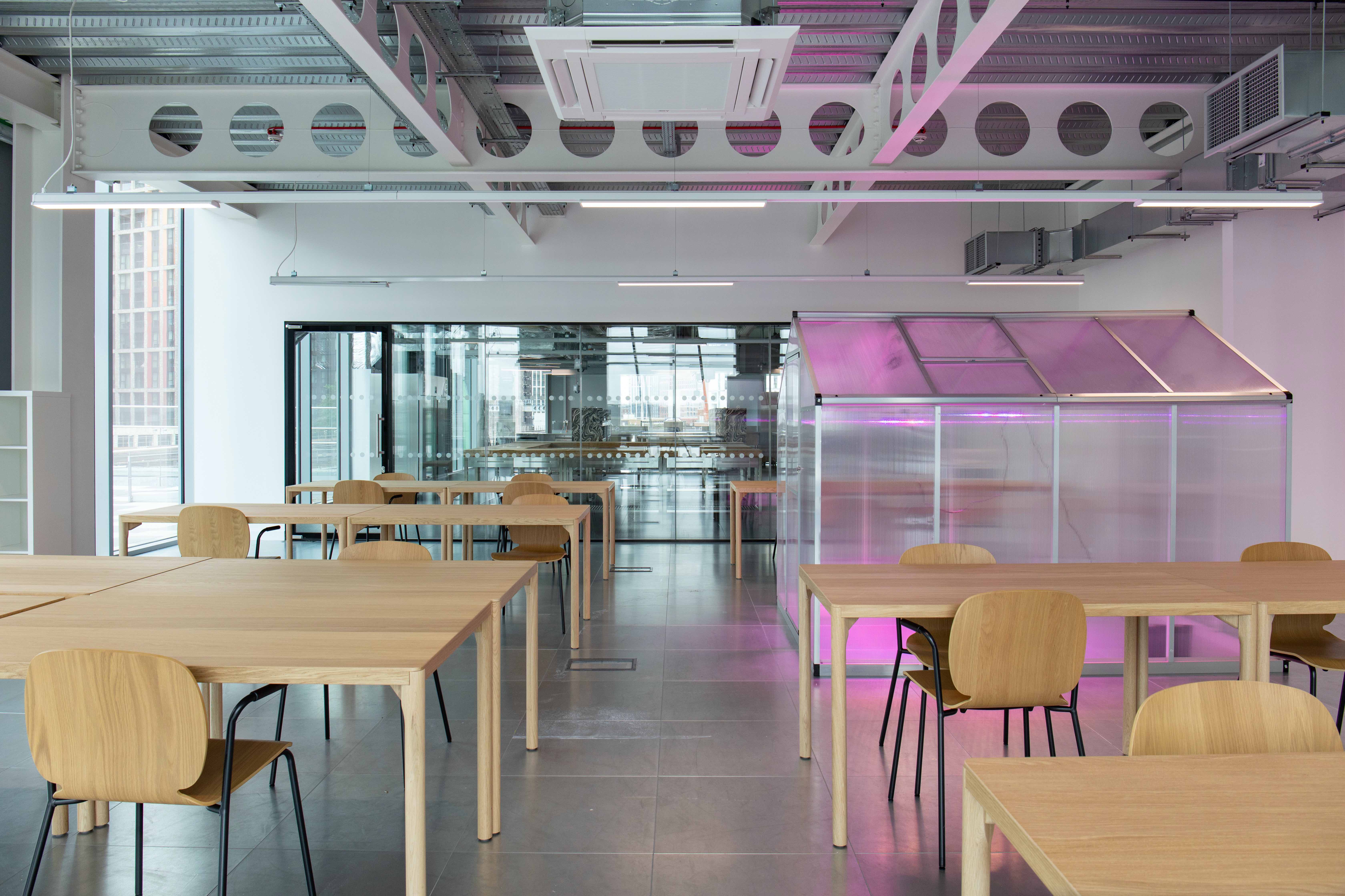 Modern event space with glass structure, ideal for workshops and networking. - Banner