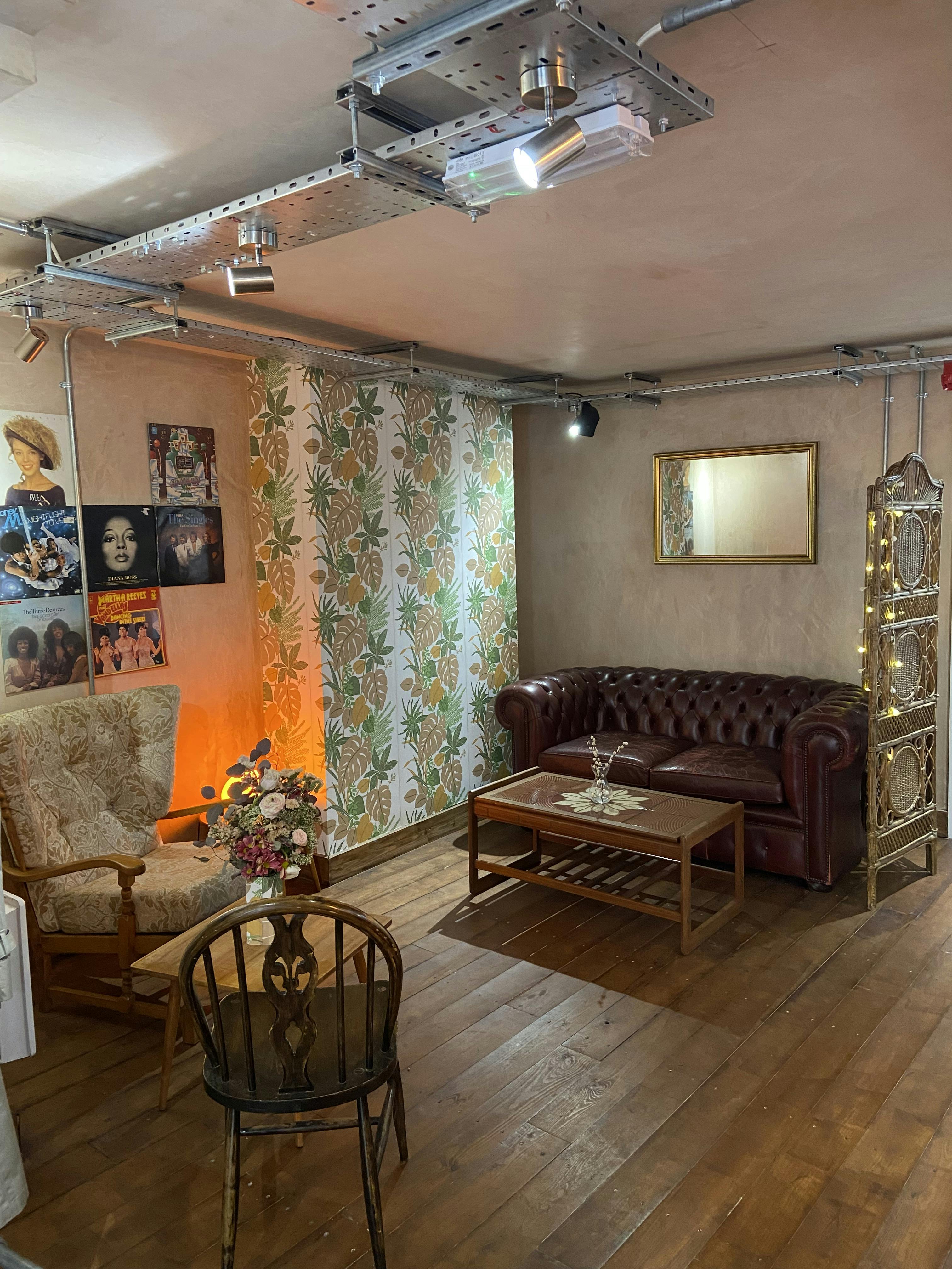 Cozy retro lounge with warm lighting for meetings and networking events.