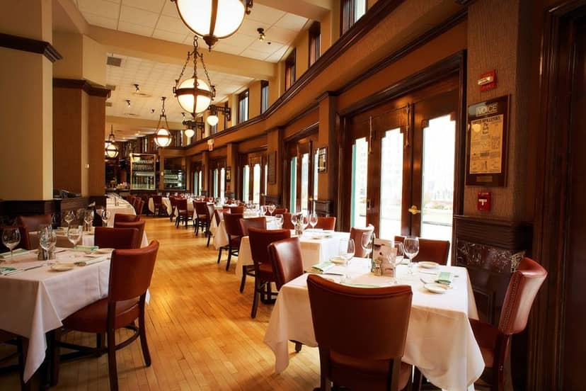 Elegant Wine Room 1 at Smith & Wollensky Chicago, perfect for corporate dinners and private events.