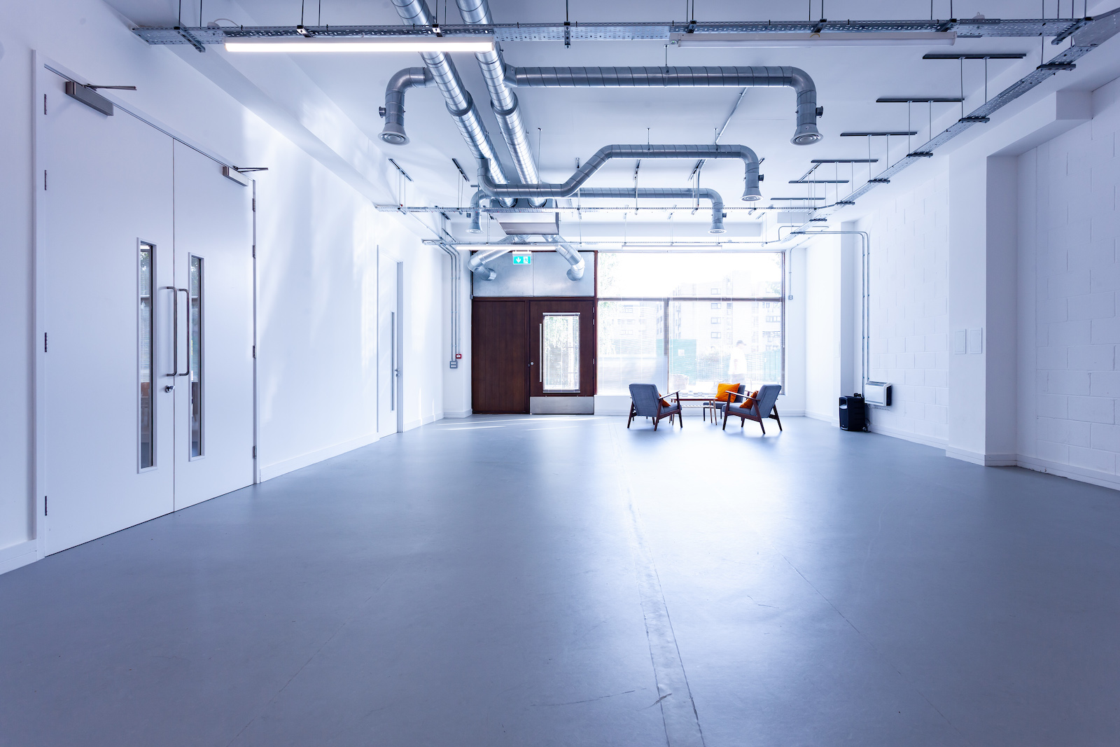 Hackney Showroom - Big Space image 1