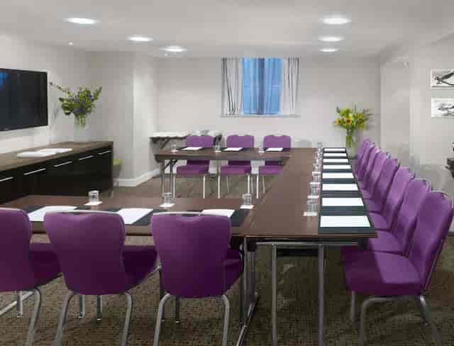 Modern Pegasus and Phoenix Suite at Radisson Blu, Bristol; ideal for corporate meetings.
