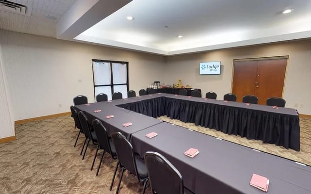 Crawford Room at Wisp Resort: U-shaped meeting setup for conferences and discussions.