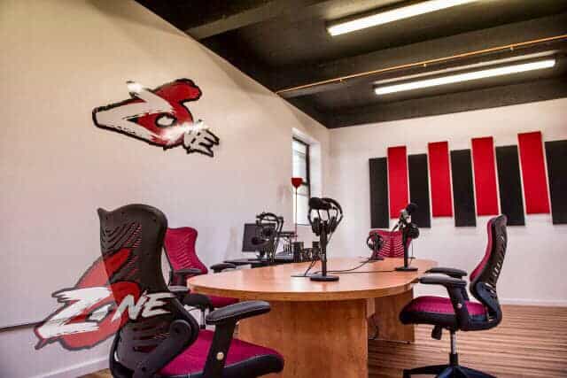 Modern meeting space with ergonomic chairs for creative workshops at Zone6 Studios.