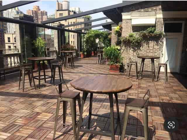 Stylish Midtown Terrace rooftop venue for intimate gatherings and networking events.