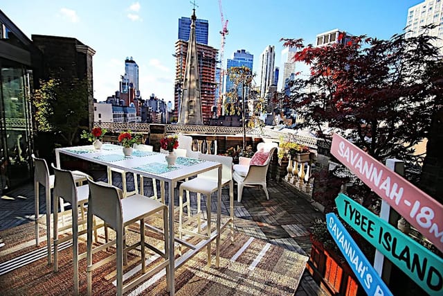 Stylish rooftop event space with city skyline, ideal for networking and gatherings.