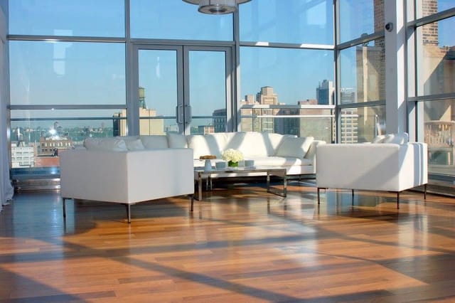 Modern penthouse event space with panoramic city views, ideal for meetings and networking.