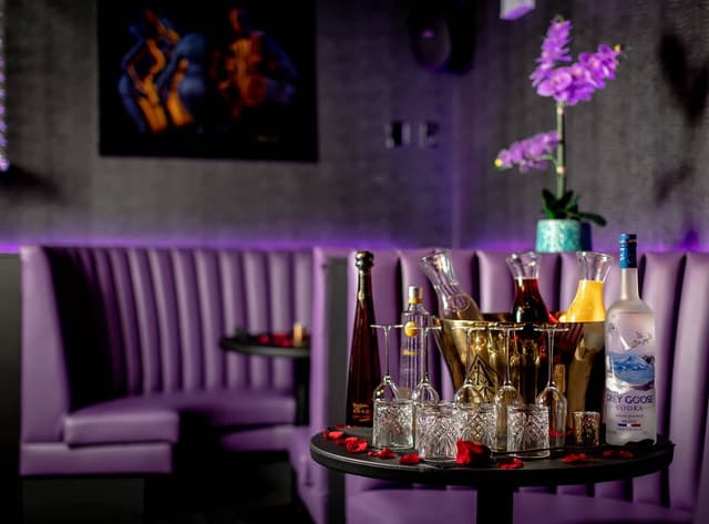  VIP Room