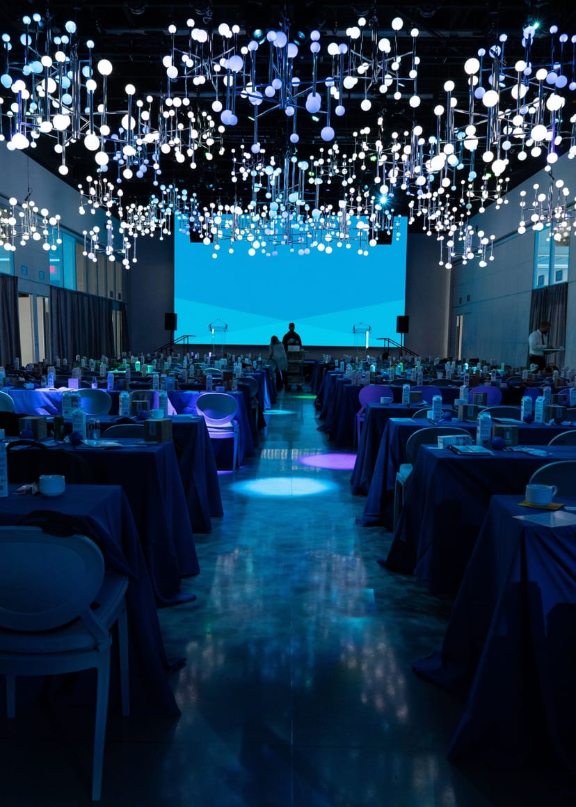 Event space at GLASSHOUSE 21 with blue linens, ideal for corporate conferences.