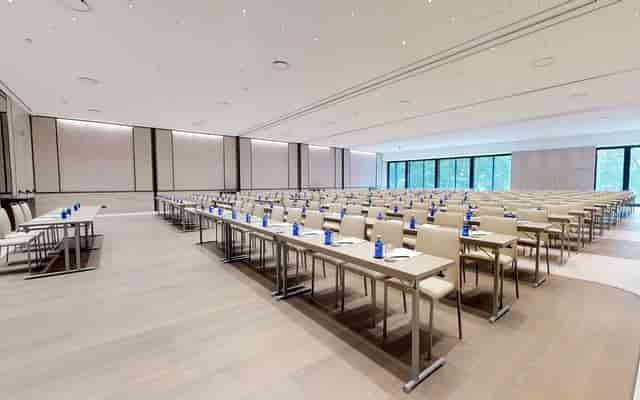 Spacious conference room in VP Plaza España, Madrid, ideal for corporate meetings and workshops.