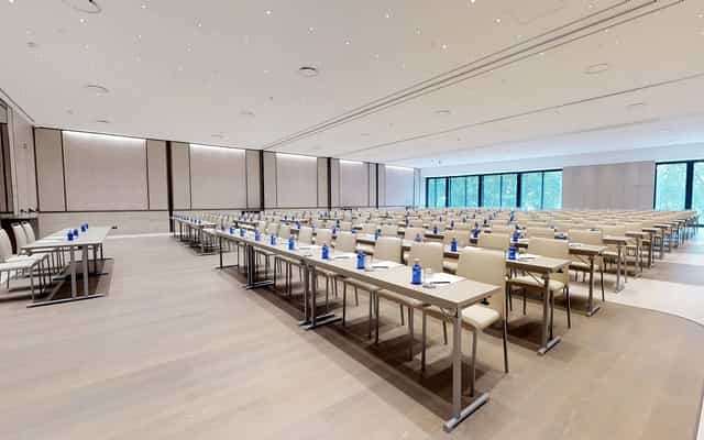 Spacious conference room in VP Plaza España, Madrid, ideal for corporate meetings and workshops.
