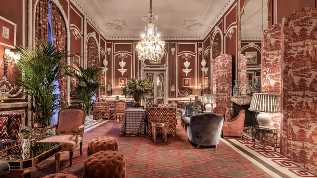 Elegant Salon Rojo in Hotel Santo Mauro, Madrid, perfect for networking events and gatherings.