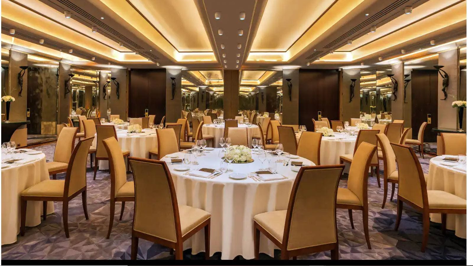 Elegant banquet hall at Park Hyatt Paris, ideal for weddings and corporate events.