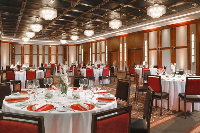 Elegant Ballsaal at The Westin Grand, Frankfurt, set for corporate dinner events.