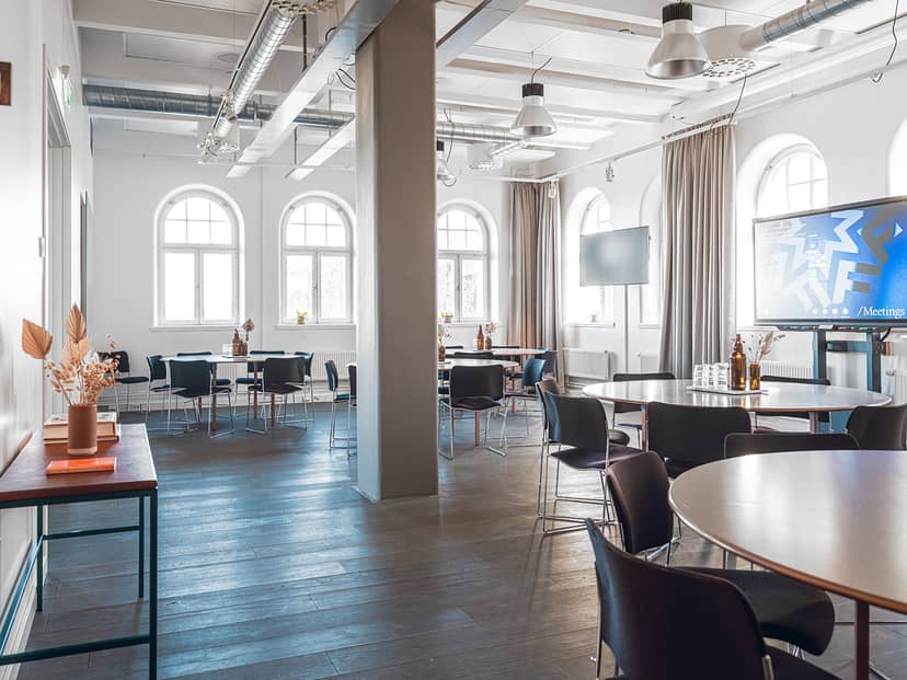 Nick in a modern, versatile meeting space at Fotografiska, ideal for corporate events.
