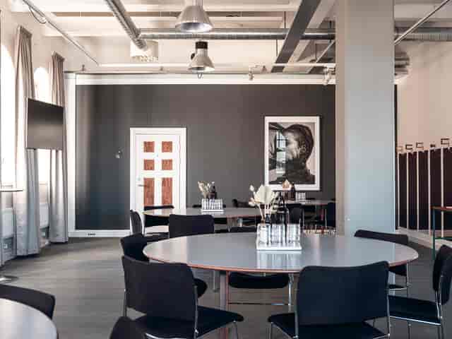 Nick in a modern, versatile meeting space at Fotografiska, perfect for workshops and conferences.
