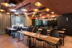 Modern meeting room in Salong 3, Haymarket, ideal for workshops and presentations.