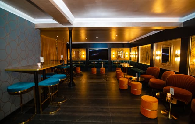 Luna Gin Bar